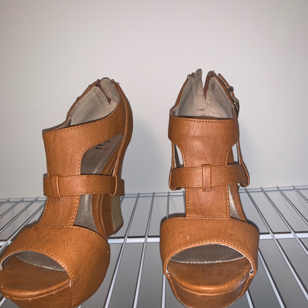 Sandals - Picture 2 of 4